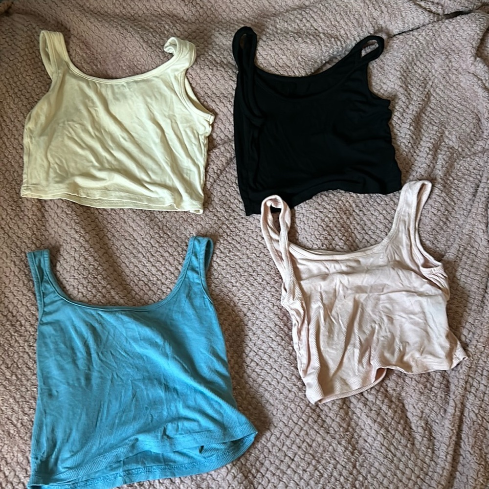 4 crop top. never been worn.
